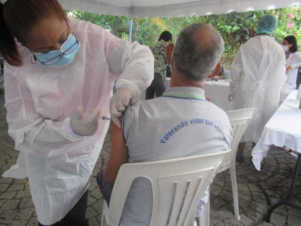 Hospital Docente Semma Santo Domingo concluye proceso de vacunación contra Covid-19